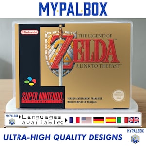 Op de afbeelding: Een doorzichtige plastic beschermhoes met een Super Nintendo-speldoos voor The Legend of Zelda: A Link to the Past. De doos heeft een gouden achtergrond, een afbeelding van een schild en zwaard, het Nintendo-logo en Franstalige tekst.