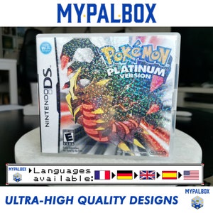 Könnte beinhalten: Eine Nintendo DS-Spielkassette für Pokemon Platin-Version. Das Spielgehäuse zeigt ein holografisches Bild eines rot-schwarzen Pokemon mit einem stacheligen Schwanz. Das Spiel ist von der ESRB für alle Altersgruppen freigegeben.