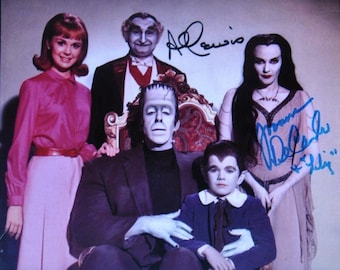 THE MUNSTERS gegossen x2 - Yvonne DeCarlo & Al Lewis 8x10 w/COA