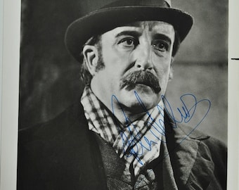 PETER SELLERS SIGNED Photo – Being There, The Pink Panther w/coa