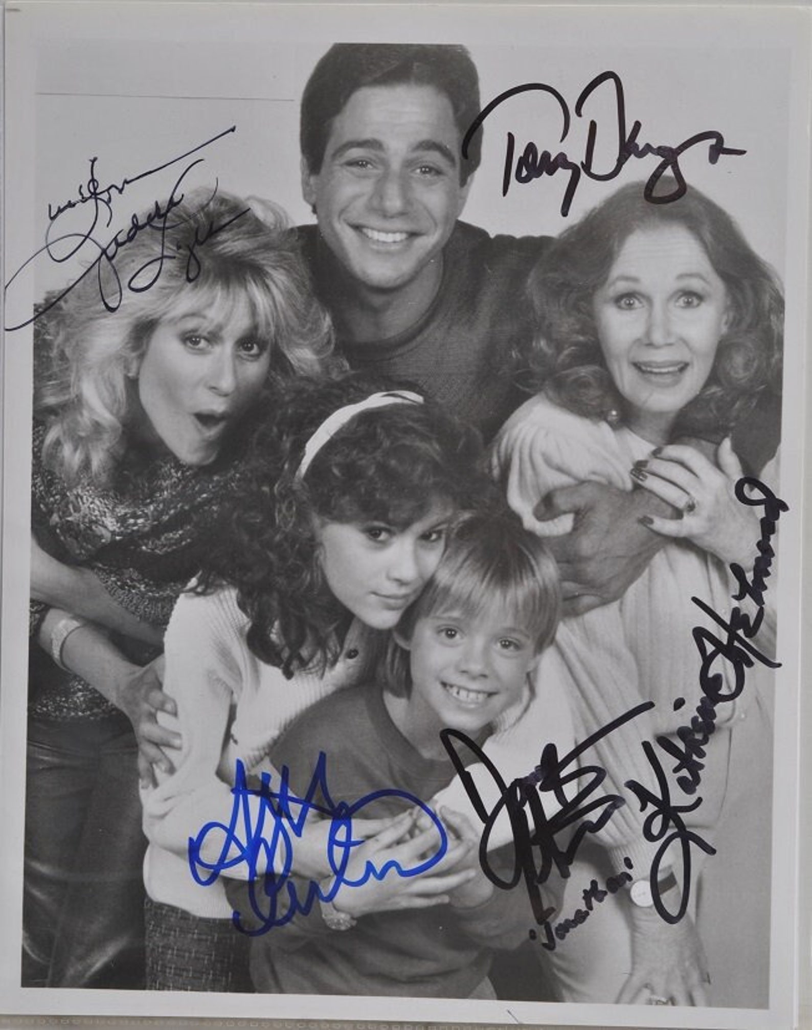 WHO S THE BOSS Cast Signed Photo X5 Tony Danza Judith Light Alyssa who-s-the-boss-cast-signed-photo-x5-tony-danza-judith-light-alyssa