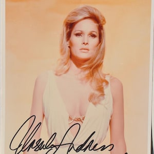 Photo dédicacée par URSULA ANDRESS – James Bond w/coa