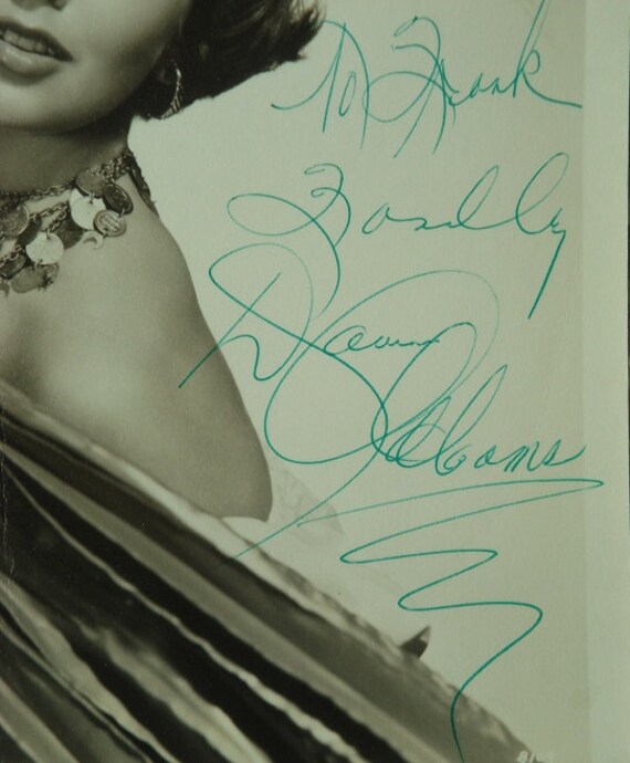 ドーン・アダムス直筆サイン入り写真「雨に唄えば」、「夜と朝