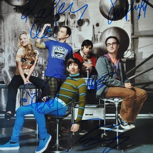 BIG BANG THEORY Cast Signed Photo X5 - Johnny Galecki, Jim Parsons, Kaley Cuoco, Simon Helberg, Kunai Nayyar w/coa