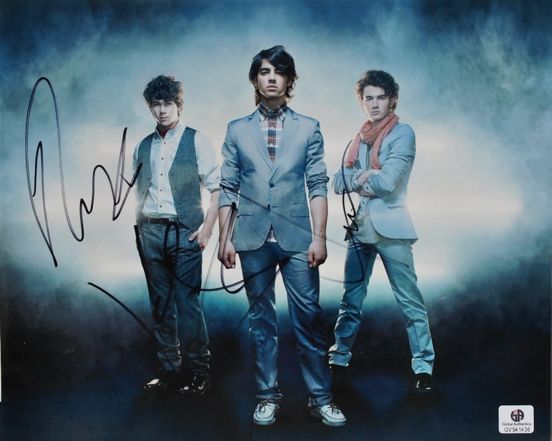 The JONAS BROTHERS Signed Photo X3 - Kevin Jonas, Nick Jonas