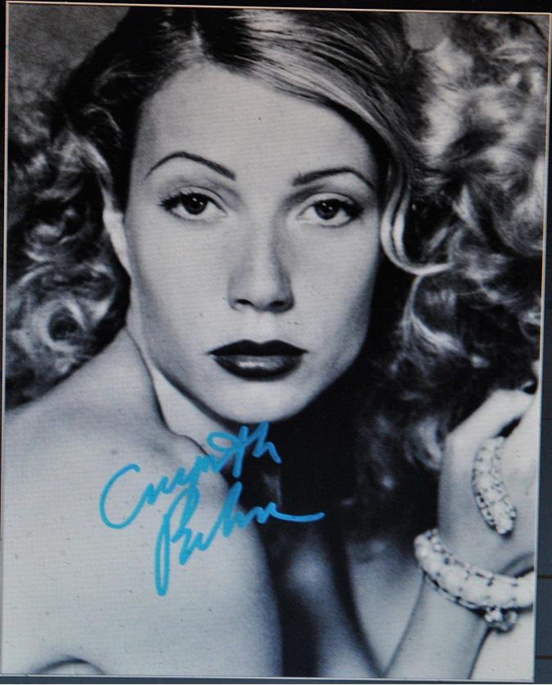 グウィネス・パルトロウのサイン入り写真 - リプリー（COA付き