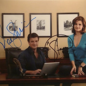 CASTLE CAST SIGNED Photo X2 - Nathan Fillion & Stana Katic w/coa