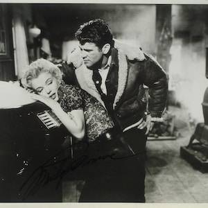 MARILYN MONROE SIGNED Autographed Photo w/coa