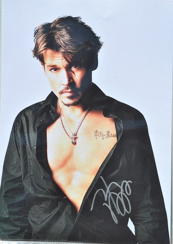 ジョニー・デップ 直筆サイン入り写真 - パイレーツ・オブ・カリビアン