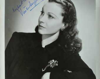 ヴィヴィアン・リーとクラーク・ゲーブル直筆サイン入り写真… ヴィヴィアン・リー直筆サイン入り写真 - 風と共に去りぬ - COA付き