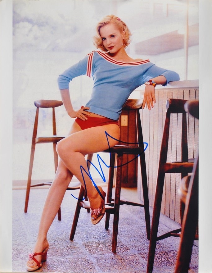 MENA SUVARI Signed Photo - American Pie, American Beauty - 11"x14" w/COA