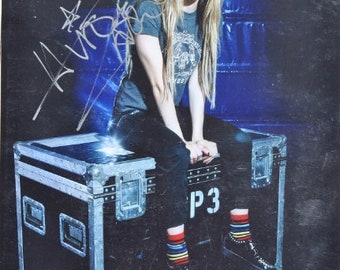 AVRIL LAVIGNE SIGNED Photo - Pop Punk Queen - Complicated - The Best Damn Thing - Under My Skin w/coa