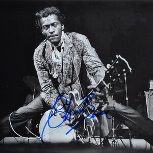 チャック・ベリー直筆サイン入り写真 - ロックンロールの父、COA