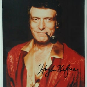 HUGH HEFNER Signed Photo – Playboy - Kendra Wilkinson w/coa
