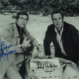 SIX MILLION DOLLAR Man Cast Signed Photo x2 – Lee Majors & Richard Anderson w/coa