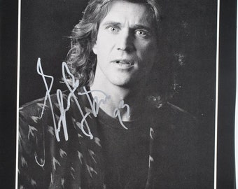 ヴァーノン・ウェルズ・ウェズ直筆サイン入り8x10写真 マッドマックス2