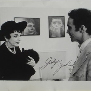 JUDY GARLAND SIGNED Photo - Wizard Of Oz, A Star Is Born  w/coa