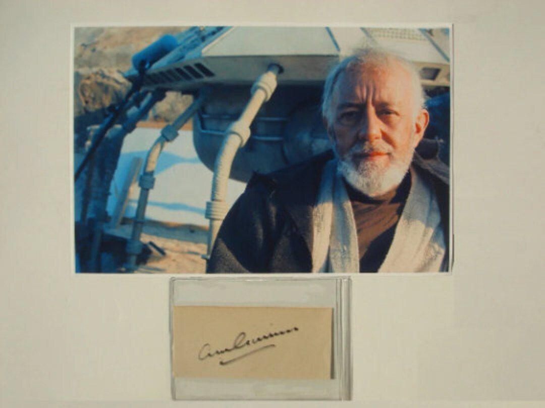 ALEC GUINNESS - STAR Wars Signed Page & Photo - Obi-wan Kenobi W