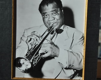 LOUIS ARMSTRONG Foto arruffata autografata - Satchmo - Pops - 12"x 16" con certificato di autenticità