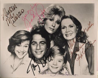 アリッサ・ミラノ サイン入り 8x10 写真 第三者認証付き - Who's The