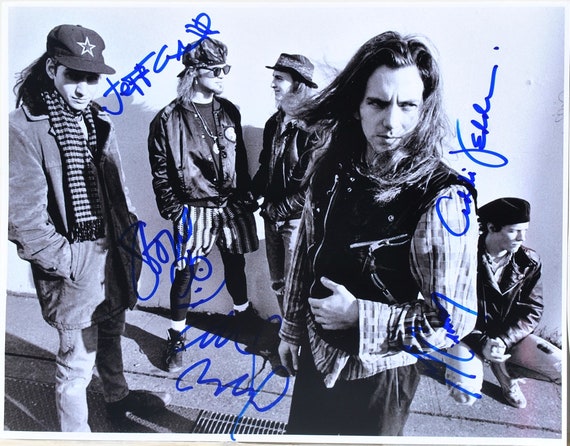 PEARL JAM Signed Photo - Eddie Vedder, Mike, Jeff, Stone, and Matt