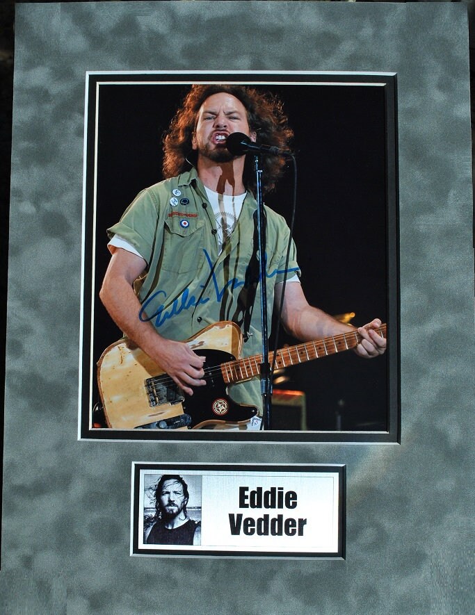 EDDIE VEDDER Signed Photo - Pearl Jam - Edward Louis Severson 3