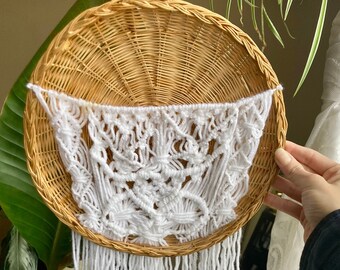 Macrame basket wall hanging / boho wall decor / macrame basket / wall art / modern macrame