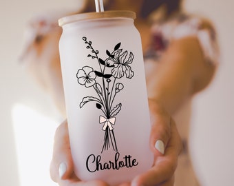 Tazza di caffè ghiacciato personalizzata Tazza di vetro da 20 once, Bicchiere di lattina di birra personalizzato con coperchio e cannuccia, Tazza di caffè in vetro con proposta di damigella d'onore