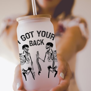 I Got Your Back Halloween Skeleton, Lustiges niedliches Fallvibes Skelett Halloween, gruselige Jahreszeit, beste Freundin Geschenk, Kaffeetasse, Beziehungsbecher