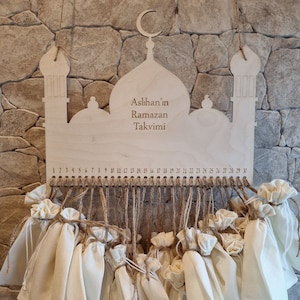 Personalized Ramadan calendar made of wood with desired text and jute bags as a gift for Ramadan Eid Mubarak