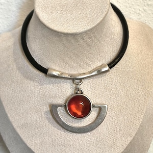 Collana girocollo statement per donna, collana in argento, girocollo in argento, collana in pelle, collana da donna, collana in zamak, girocollo in zamak, cammeo