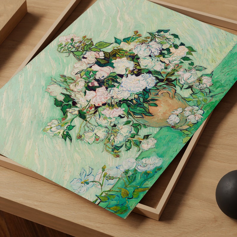 K&ouml;nnte beinhalten: Ein Gem&auml;lde mit einer Vase voller wei&szlig;er Rosen. Die Rosen sind in einem lebendigen Stil mit dicken Pinselstrichen gemalt. Der Hintergrund ist hellgr&uuml;n.