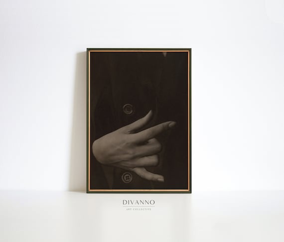 Georgia O'Keeffe Hand Photo, Museum Print, Alfred Stieglitz Wall Art, Dark Academia Decor, Elegant Art Reproduction, Digital Art Printable
