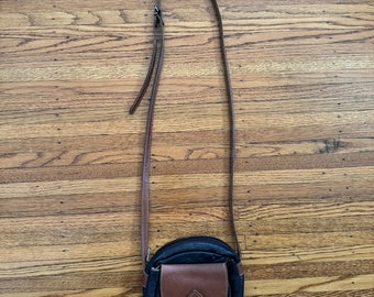 90s Black and Brown Leather Zip Top Crossbody Purse