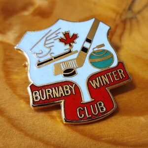 Burnaby Winter Club - Schöne Vintage Kanadische Winter Sport Brosche Einzigartige seltene Hut Pin Revers Pin Vintage Pin Retro Pin Emaille Pin