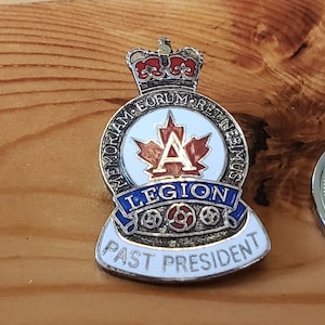 Legion Past President - Memoriam Eorum Retinebimus - Brooch Pin- Unique Rare Hat Pin Lapel Pin Vintage Pin Retro Pin Enamel Pin