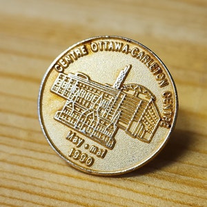Centre Ottawa-Carleton Centre May Mai 1990 - Gold Toned Brooch Pin Unique Rare Hat Pin Lapel Pin Vintage Pin Retro Pin