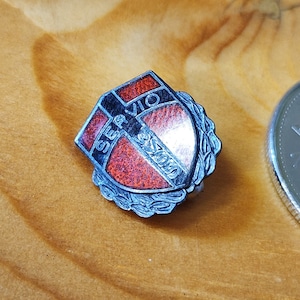 Servio WVSS (¿O tal vez SERV10?) - Hermoso Vintage West Vancouver Escuela Secundaria Broche Pin Sombrero Pin Solapa Pin Retro Pin Esmalte Pin