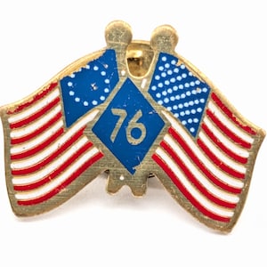 1976 United States Bicentennial Crossed American Flags Brooch Pin: Vintage Enamel Lapel Hat Pin