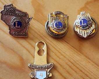Vintage Lions Club 100% närvaro nålar, 1946-1960, skruvbara kavajnålar
