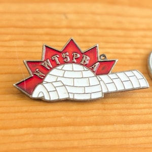 Nordwest-Territorien Schneeschuh-Verband und Bielefeld Brosche Einzigartige Seltene Hut Pin Anstecknadel Vintage Pin Retro Pin Emaille Pin