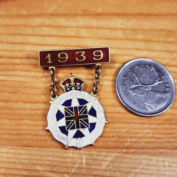 英国勲章・第二次世界大戦（1939～1945年）、刻印有、アンティーク 1939年 IODE バークス・エリス エナメルピン：帝国勲章 帝国の娘たち