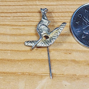 Kagaroo and boomarang Australia Brooch Pin Unique Rare Hat Pin Lapel Pin Vintage Pin Retro Pin Enamel Pin