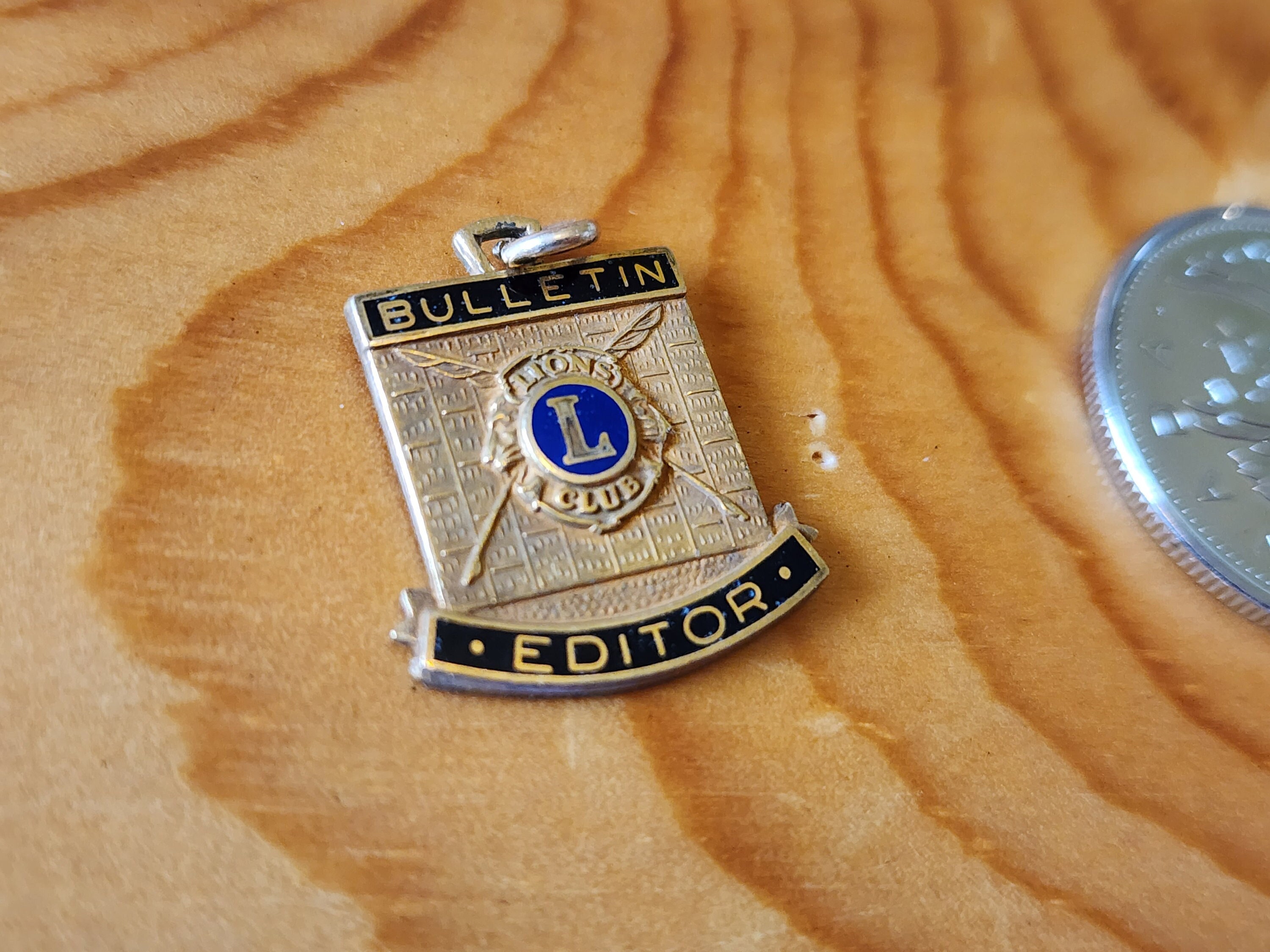 太平洋クラブライオンズ　バッジ Amazon.co.jp: レトロバッジ 太平洋クラブライオンズ 大三角型 グッズ