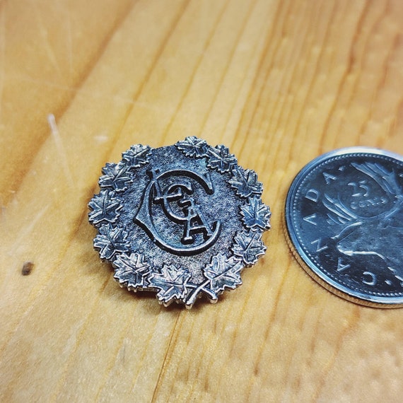 Broche émaillée – Blason De La Ville De Fécamp – Insigne Vintage En Laiton