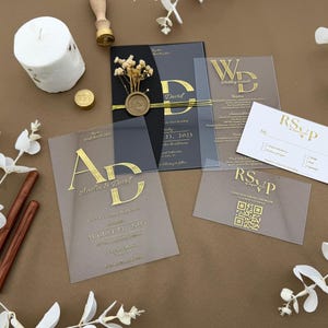 Conjunto de convites de casamento em acrílico com folha dourada: convite elegante e transparente
