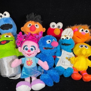 Mini Sesame Street Plush: Big Bird, Elmo, Cookie, Zoe, Ernie, Oscar, Abby Cadabby, Grover