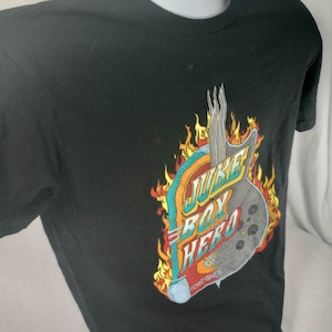 Rare Design Foreigner Rock Band Juke Box Hero Black Guitar Flames Fire T shirt Size Med