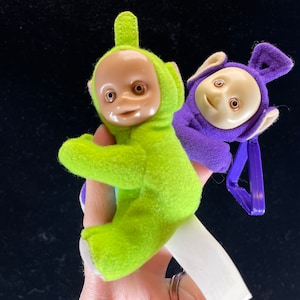2x Teletubbies Tele Tubby Itsy Bitsy Dipsy Green & Purple Tinky Winky 3 Inch McDonalds 2000 Clip-On Backpack Hug Toys