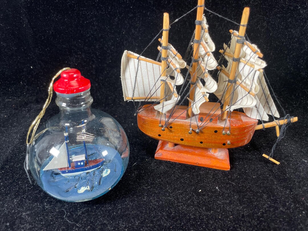 Vecchia Barca a Vela in Bottiglia Di Vetro Piccolo Modello Di Nave in